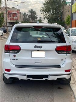 جیپ گراند شیرۆکی
